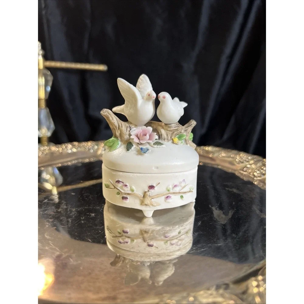 Vintage LEFTON Love Birds Trinket Box Ceramic Lidded White‎ (2228)